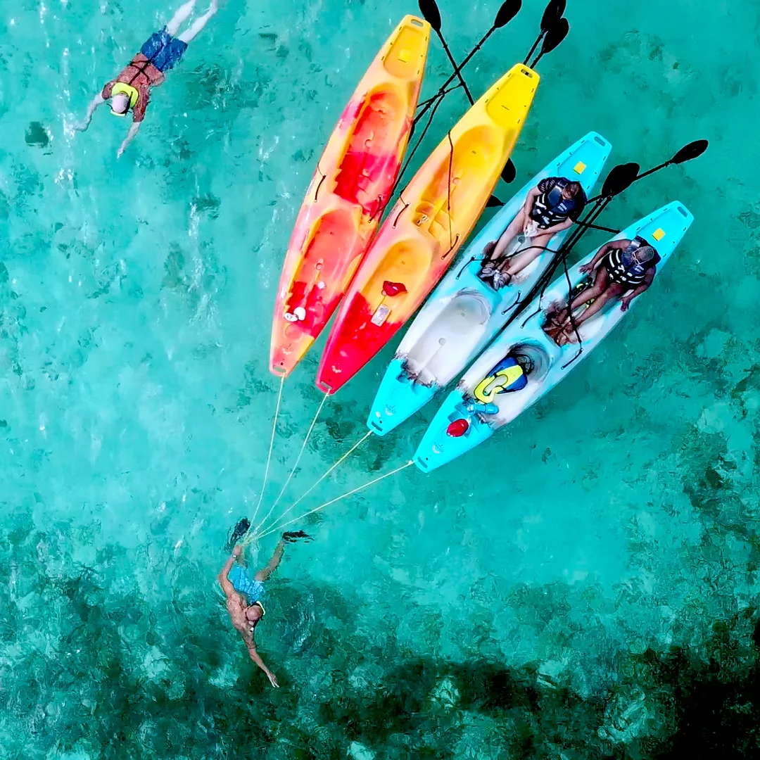 Personal guide showing the map of the island